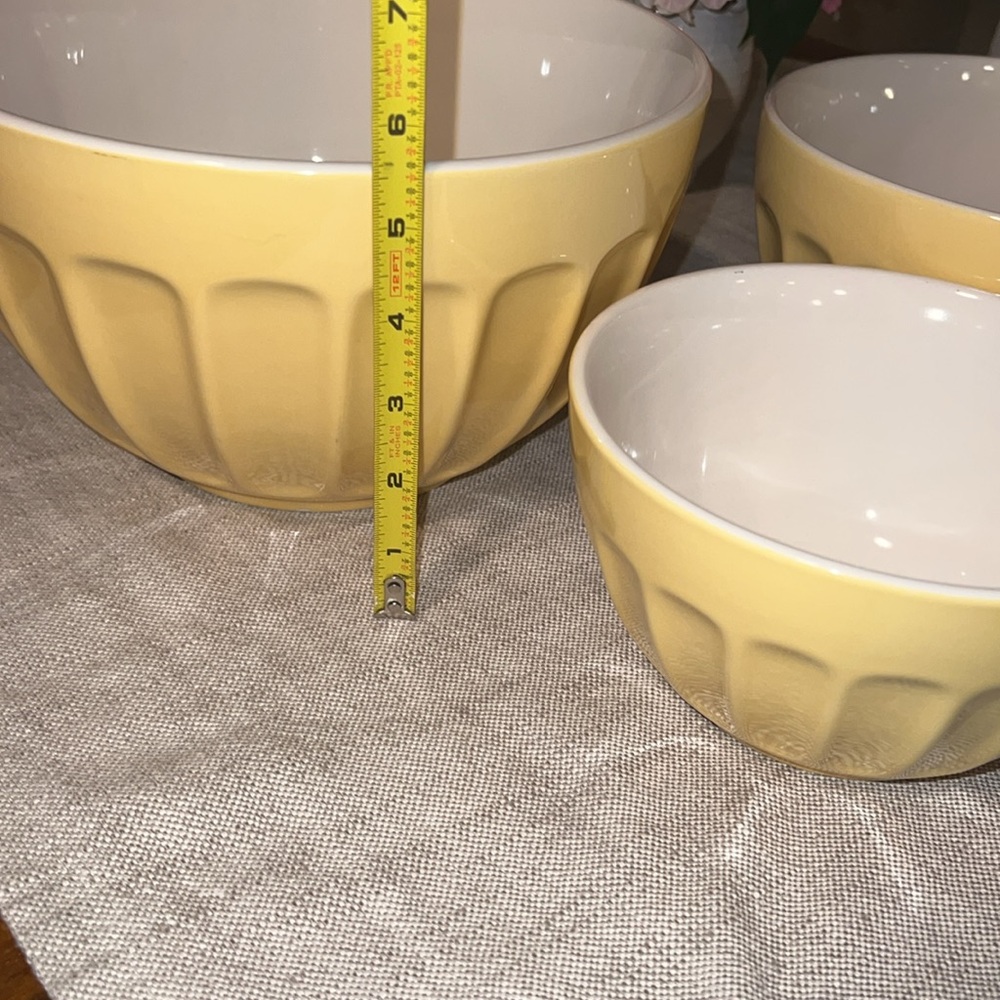 Williams-Sonoma Yellow Ceramic Bowls - Fluted Design - Picture 6 of 12